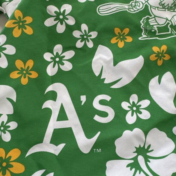 OAKLAND A'S Hawaiian Shirt Medium 2023 Promo SGA Kelly Green‎ Stomper MLB - Picture 4 of 9